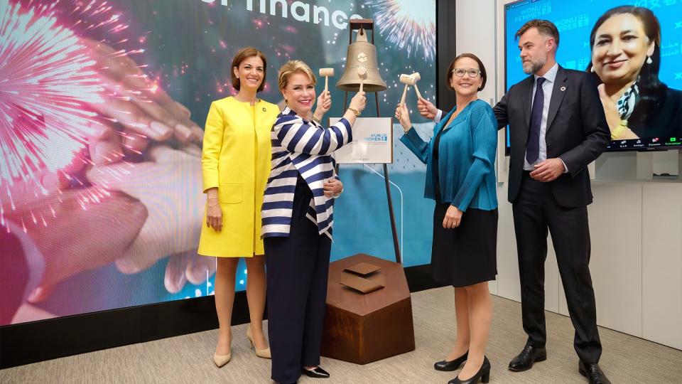 Signing ceremony at the Luxembourg Stock Exchange in the presence of HRH Grand Duchess Maria Teresa of Luxembourg, Luxembourg Minister of Finance Yuriko Backes and Luxembourg Minister of the Economy and Development, Cooperation and Humanitarian Affairs Franz Fayot.