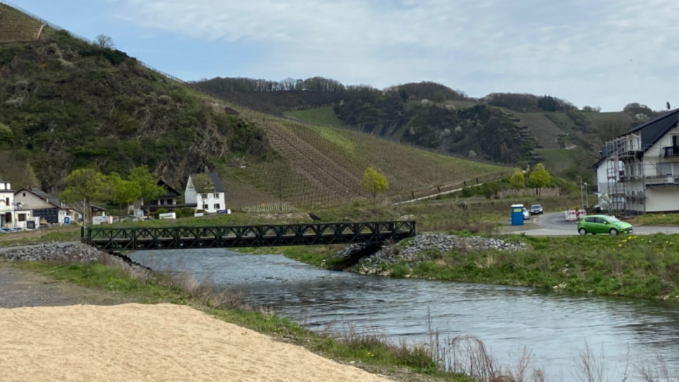 Bailey bridges were installed in Germany's Ahr region following the 2021 floods that cost Germany more than 40 billion euro. Photo: Les Impitoyables CC-BY-2.0.