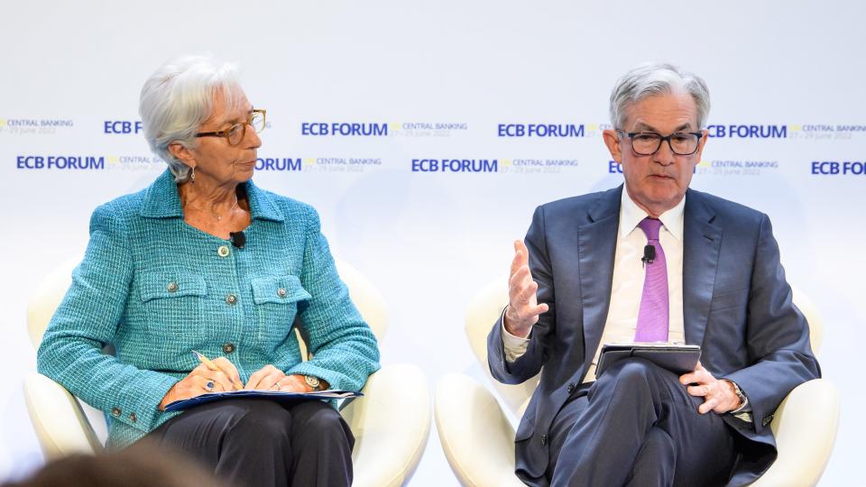 ECB president Christine Lagarde and US Federal Reserve Chair Jerome Powell meeting at an ECB meeting in Portugal, June 2022. Photo: ECB.