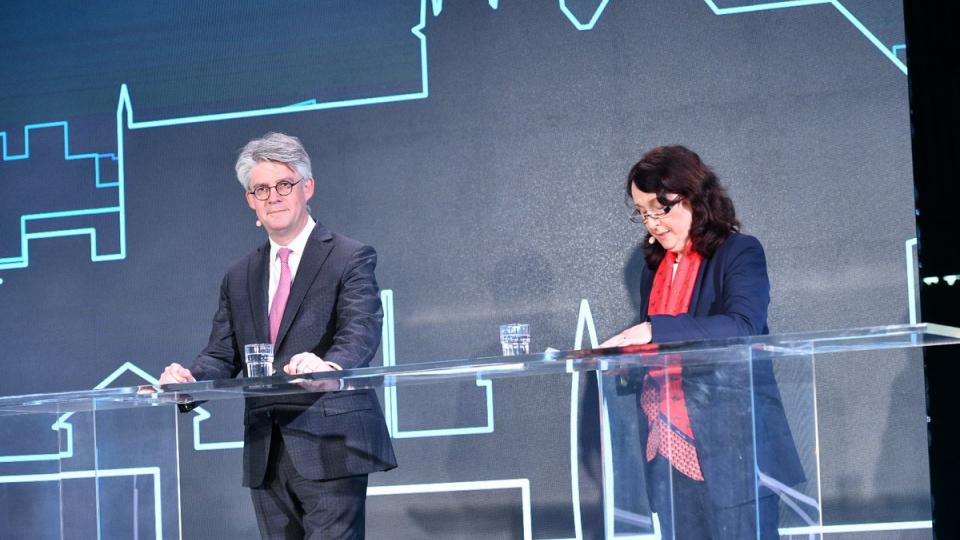 Marco Zwick (left) speaking at a 2023 Alfi conference.