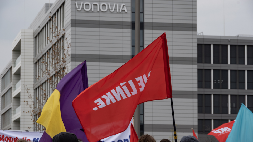 Protesters at the Bochum headquarters of German real estate firm Vonovia in April 2022. Photo via Flickr CC-BY-2.0.