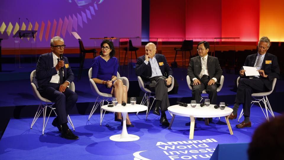 From left to right: Amundi's Pascal Blanqué, geopolitics expert Tina Fordham, Nobel Prize winner Daniël Kahneman, Prof Steve Tsang and Peterson Institute's Olivier Blanchard. Photo: Amundi.