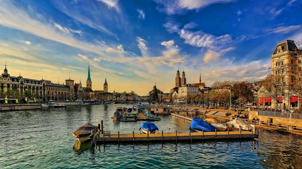 Zurich. Photo by Ricardo Gomez via Unsplash