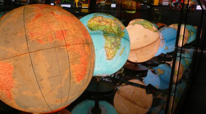 Globes at the National Geographic store in London. Photo via Flickr CC-BY-2.0.