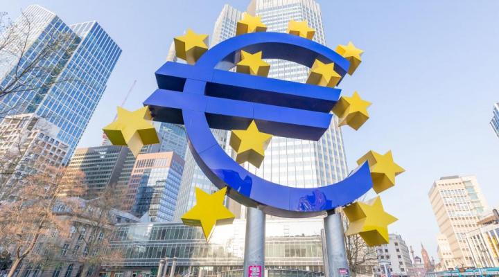 The eurosign next to the ECB tower in Frankfurt. Photo: Getty Images.
